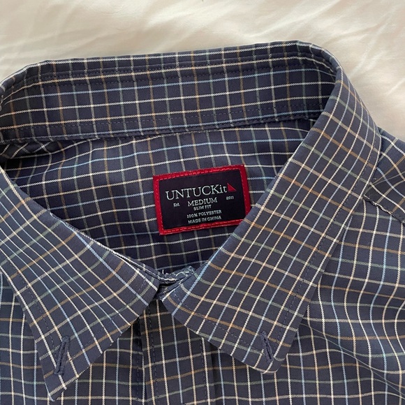 Untuckit size medium shirt - Picture 2 of 2